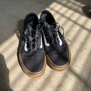 Vans old skool men’s size 10.5 black with gum bottom